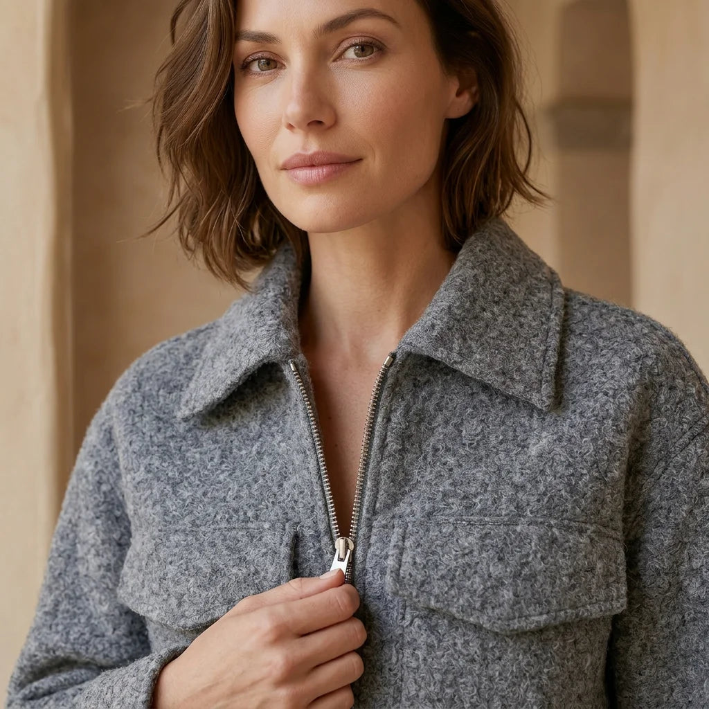 Cropped Wool-Blend Jacket – Chic Warmth for Versatile Winter Outfits